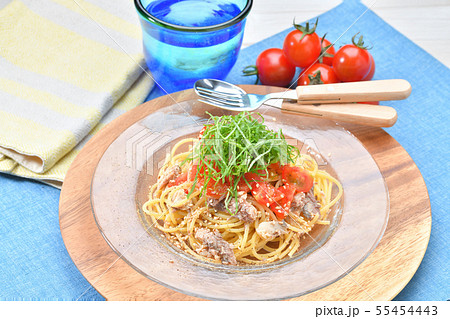 冷製パスタ、冷たいスパゲッティ、冷製和風パスタ、サバ(鯖)水煮缶とミニトマトと大葉の夏の冷製パスタ 冷製パスタ、冷たいスパゲッティ、冷製和風パスタ、サバ(鯖)水煮缶とミニトマトと大葉の夏の冷製パスタ 55454443