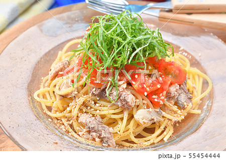冷製パスタ、冷たいスパゲッティ、冷製和風パスタ、サバ(鯖)水煮缶とミニトマトと大葉の夏の冷製パスタ 冷製パスタ、冷たいスパゲッティ、冷製和風パスタ、サバ(鯖)水煮缶とミニトマトと大葉の夏の冷製パスタ 55454444