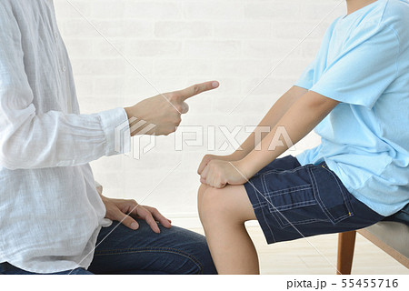 子どもを叱る・励ます 55455716