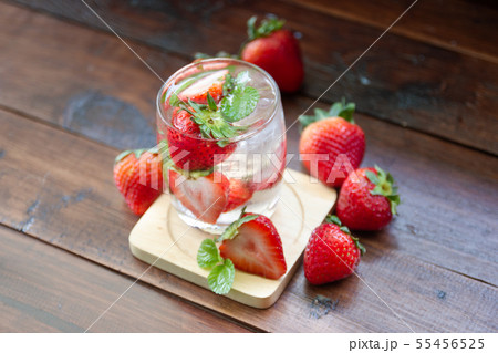 fresh Strawberry mohito cocktail with ice and mint 55456525