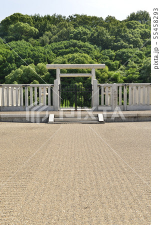 【大阪府　藤井寺市】世界遺産・古市古墳群（仲姫命陵古墳・拝所） 55458293