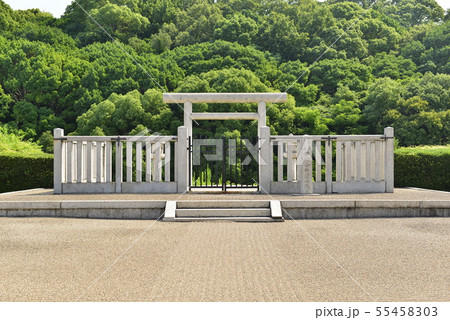 【大阪府 藤井寺市】世界遺産・古市古墳群(仲姫命陵古墳・拝所) 【大阪府 藤井寺市】世界遺産・古市古墳群(仲姫命陵古墳・拝所) 55458303