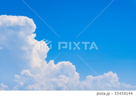 夏の清々しい青空 55459144