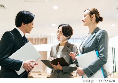 ビジネス 通訳 商談 打合せ 55465670
