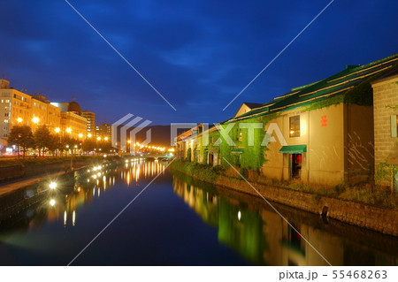 【北海道】小樽運河と石造倉庫群の夜景 55468263
