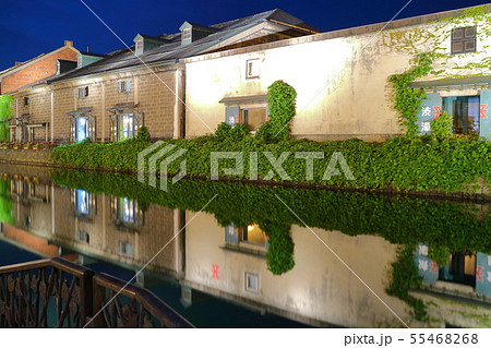 【北海道】小樽運河と石造倉庫群の夜景 55468268