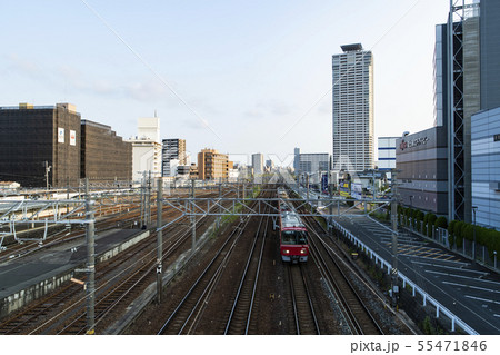 朝　名鉄　JR　電車　金山駅方面を望む 55471846