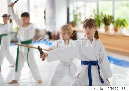 Boys and girls holding models of Japanese weapon 55472133