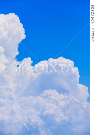 夏の清々しい青空 55472308