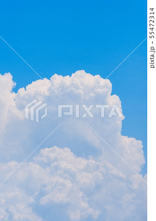 夏の清々しい青空 55472314