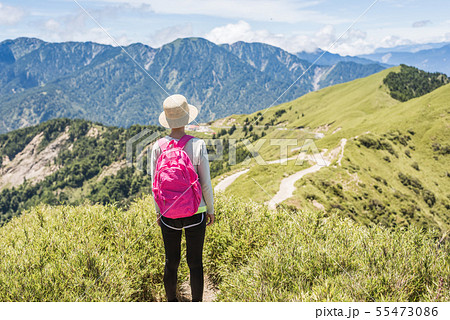 Asian climbing woman look far away 55473086