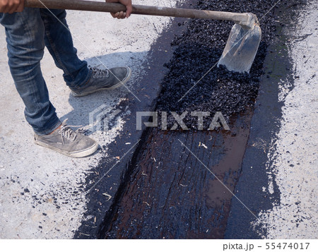 Worker use vibratory plate compactor compacting Worker use vibratory plate compactor compacting 55474017