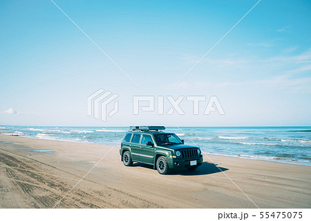 千里浜なぎさドライブウェイを走る車 55475075