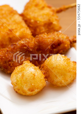 串カツ(串揚げ)盛り合わせ。 串カツ(串揚げ)盛り合わせ。 55475682