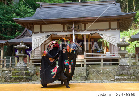 上野の獅子舞　剣の舞（和歌山県指定　無形民俗文化財　富里　春日神社） 55476869