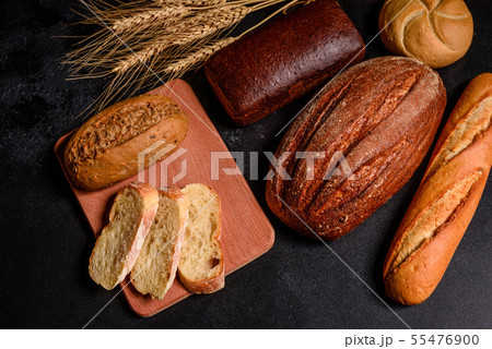 Fresh fragrant bread with grains and cones  55476900
