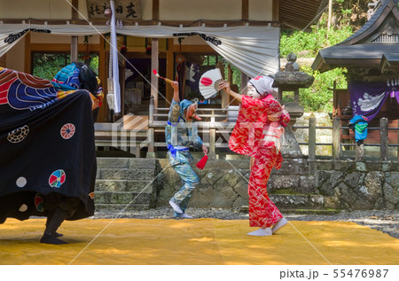 上野の獅子舞　獅子　天狗　お多福（和歌山県指定　無形民俗文化財　富里　春日神社） 55476987