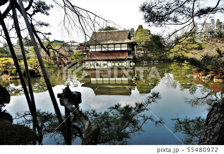 京都平安神宮の東神苑と尚美館（貴賓館） 55480972