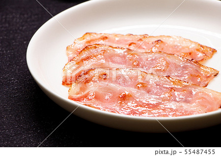 焼いたベーコン(スライス)。 焼いたベーコン(スライス)。 55487455