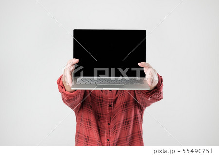 man carrying laptop and showing screen   55490751