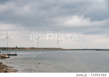 The theme is net power generation and environmental protection. A number of wind blades, wind power The theme is net power generation and environmental protection. A number of wind blades, wind power 55491568