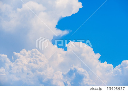 夏の清々しい青空 55493927
