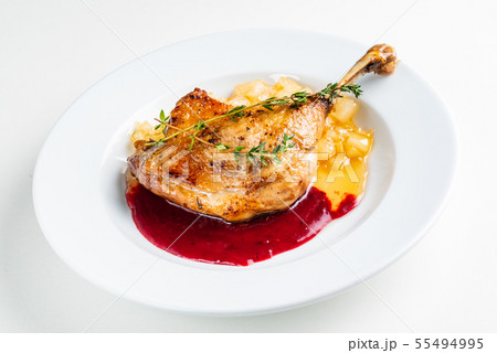 Duck confit with cranberry sauce Duck confit with cranberry sauce 55494995