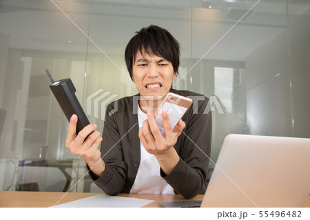 スマホと固定電話、どちらを使う? スマホと固定電話、どちらを使う? 55496482