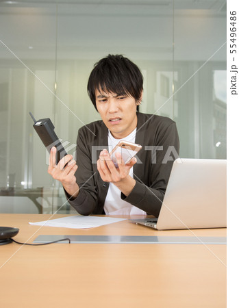 スマホと固定電話、どちらを使う？ 55496486