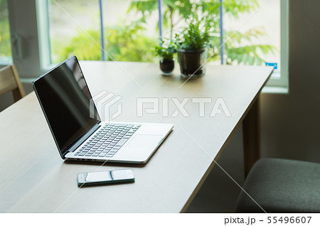パソコンとスマートフォン　人物なし 55496607