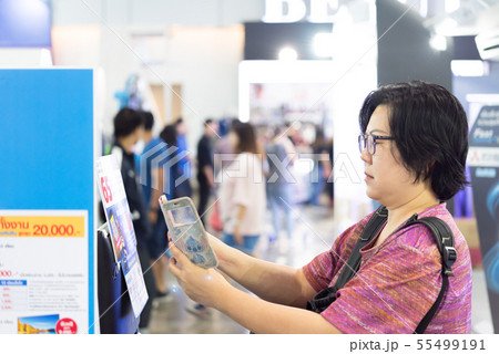 Asian woman QR scan by mobile in department store 55499191