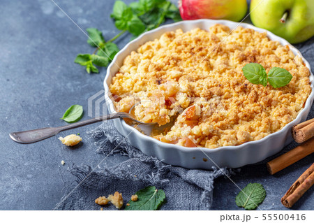 Homemade apple crumble with cinnamon. 55500416