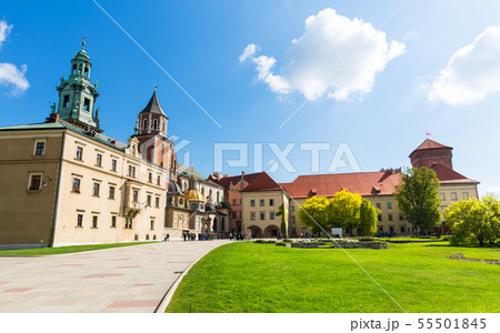 Wawel castle yard with lawn, panoramic view Wawel castle yard with lawn, panoramic view 55501845
