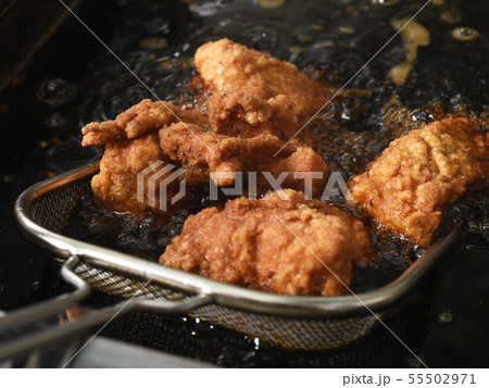 鶏のからあげ 調理イメージ 55502971