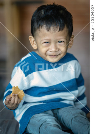 Portrait of Asian boy eating the cookie in home, family concept Portrait of Asian boy eating the cookie in home, family concept 55504057