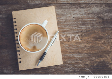 Empty of white ceramic coffee cup on wooden table 55505304