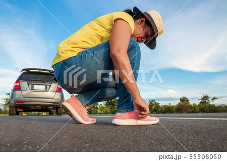 Women wearing jeans binding sneakers on the 55508050