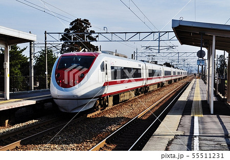 北陸本線、東滑川駅を通過する特急はくたか(北越急行681系) 北陸本線、東滑川駅を通過する特急はくたか(北越急行681系) 55511231