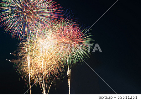 ダイナミックな花火大会 茨城県 古河花火大会の写真素材