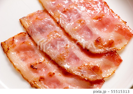 焼いたベーコン(スライス)。 焼いたベーコン(スライス)。 55515313