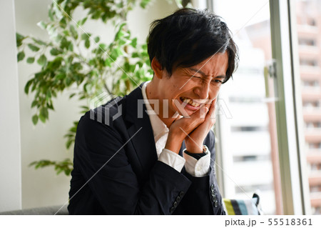 歯の痛み 歯の痛み 55518361