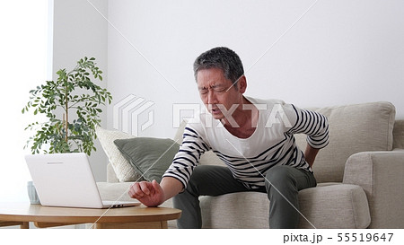 男性 50代 60代 腰痛 男性 50代 60代 腰痛 55519647
