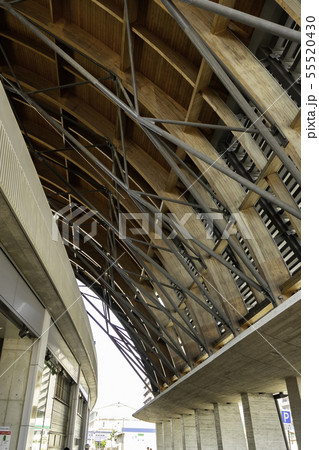 JR高知駅　北口　アーチ状杉材大屋根　くじらドーム　高知県高知市 55520430