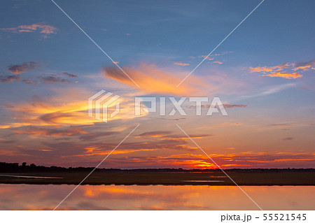 Sunset reflection lagoon. beautiful sunset behind Sunset reflection lagoon. beautiful sunset behind 55521545