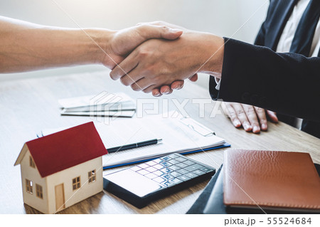 Finishing to successful deal of real estate, 55524684