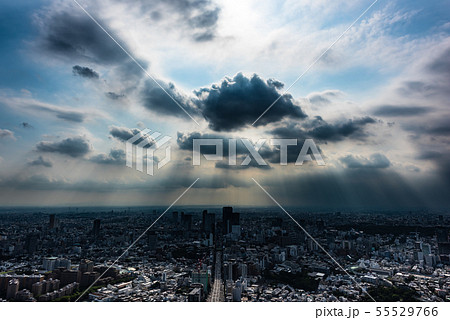 神秘的な東京の空 55529766
