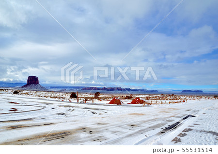 雪景色のモニュメントバレー 雪景色のモニュメントバレー 55531514
