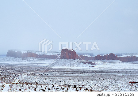 雪景色のモニュメントバレー 雪景色のモニュメントバレー 55531558