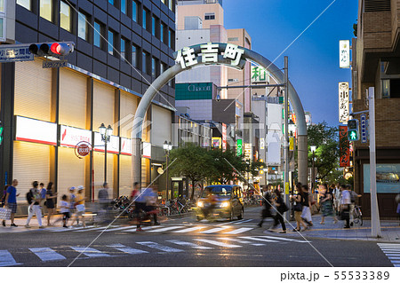 名古屋市中区栄 広小路七間町交差点 七間町通り 住吉町商店街シンボルアーチの写真素材