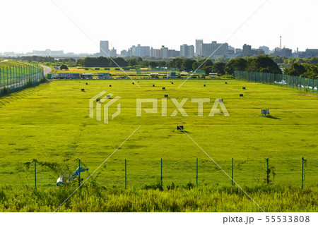 足立区荒川の河川敷にあるゴルフ練習場の写真素材